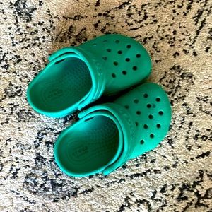 Toddler crocs